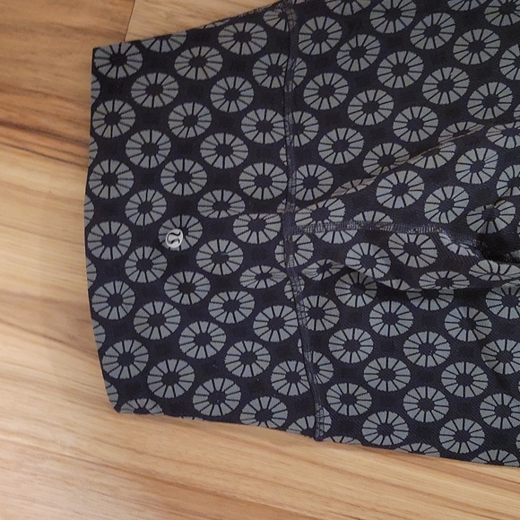 Lululemon Wunder Under Slate Geo High Rise Size 4. - Picture 2 of 2